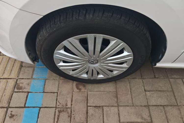 Used Volkswagen Polo 2016 1.6L Automatic Comfort Model Left Front Wheel Hub