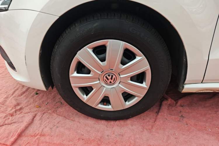 Used Volkswagen Polo 2016 1.4L Automatic Trendy Model Left Front Wheel Hub