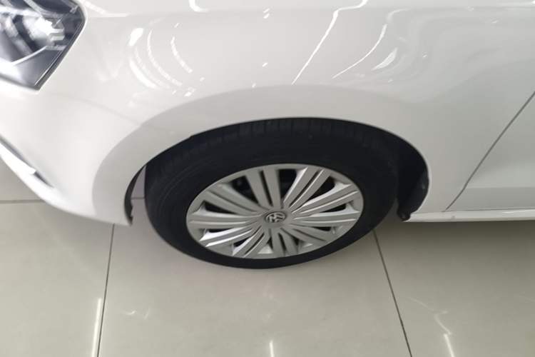 Used Volkswagen Polo 2016 1.6L Automatic Comfort Model Left Front Wheel Hub