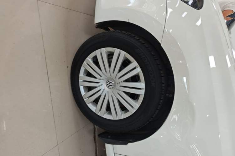 Used Volkswagen Polo 2016 1.6L Automatic Comfort Model Left Front Wheel Hub