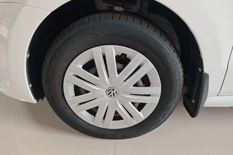 Used Volkswagen Polo 2016 1.4L Automatic Trendy Model Left Front Wheel Hub