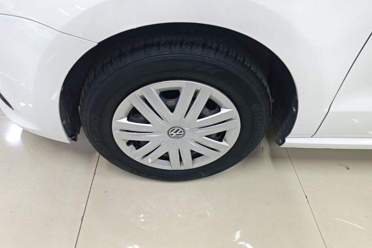 Used Volkswagen Polo 2016 1.4L Automatic Trendy Model Left Front Wheel Hub