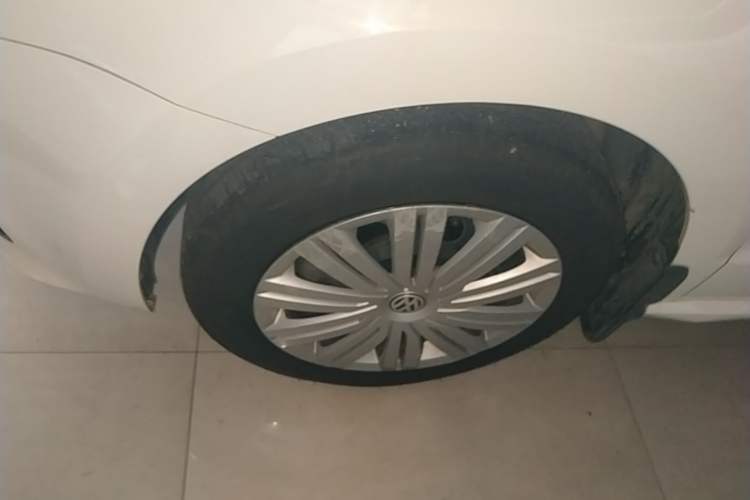 Used Volkswagen Polo 2016 1.6L Automatic Comfort Model Left Front Wheel Hub