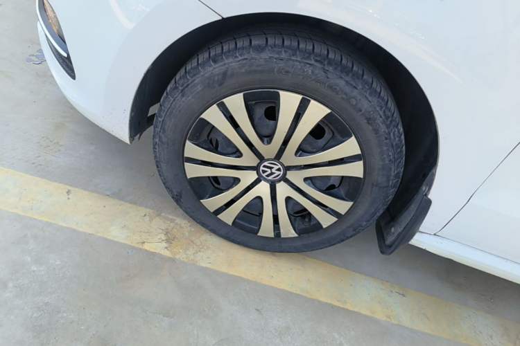 Used Volkswagen Polo 2016 1.6L Automatic Comfort Model Left Front Wheel Hub