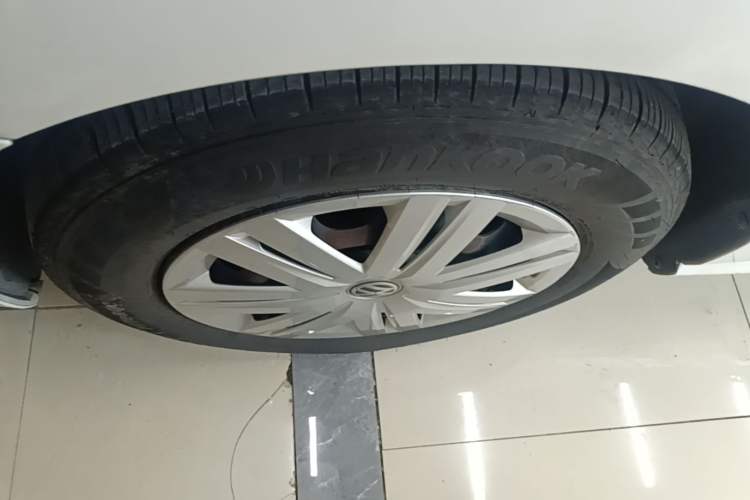 Used Volkswagen Polo 2016 1.4L Automatic Trendy Model Left Front Wheel Hub