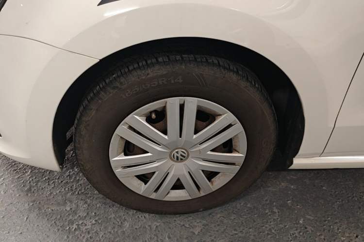 Used Volkswagen Polo 2016 1.4L Automatic Trendy Model Left Front Wheel Hub