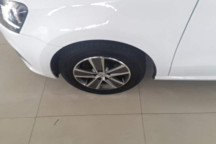 Used Volkswagen Polo 2016 1.4L Manual Fashion Model Left Front Wheel Hub