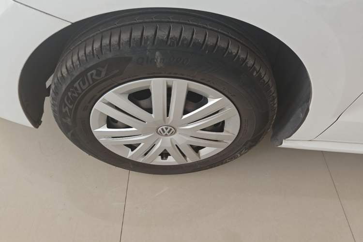 Used Volkswagen Polo 2016 1.4L Manual Fashion Model Left Front Wheel Hub
