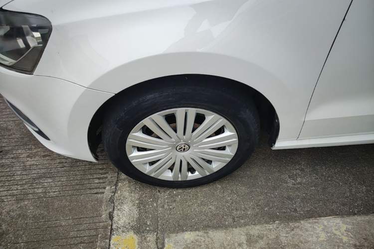 Used Volkswagen Polo 2016 1.6L Automatic Comfort Model Left Front Wheel Hub