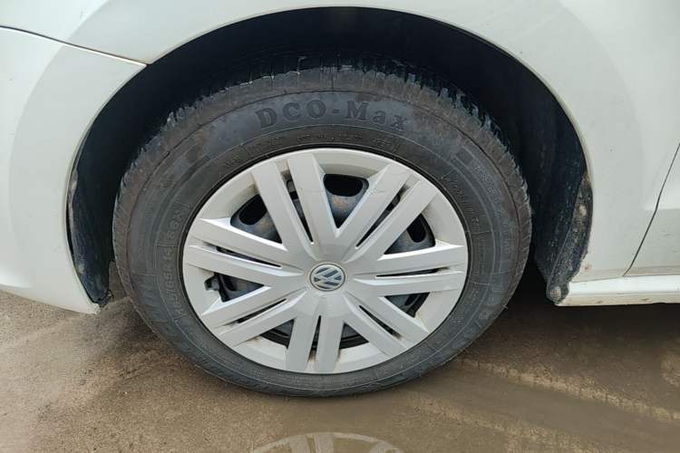 Used Volkswagen Polo 2016 1.4L Manual Fashion Model Left Front Wheel Hub