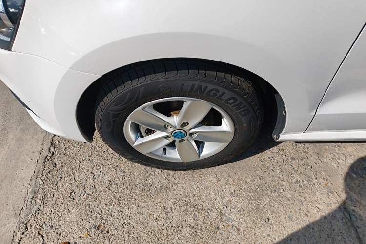 Used Volkswagen Polo 2016 1.4L Manual Fashion Model Left Front Wheel Hub
