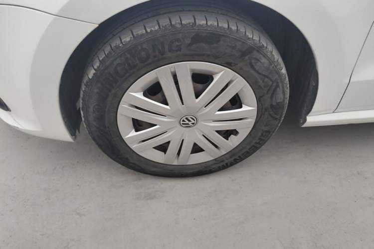 Used Volkswagen Polo 2016 1.4L Manual Fashion Model Left Front Wheel Hub