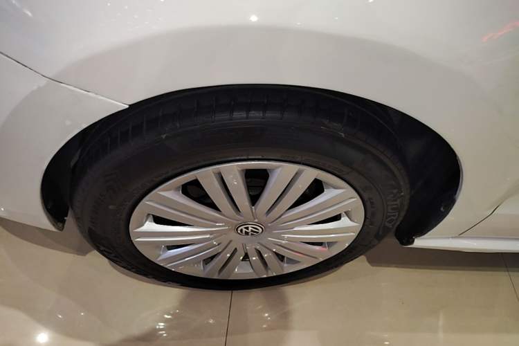 Used Volkswagen Polo 2016 1.6L Automatic Comfort Model Left Front Wheel Hub