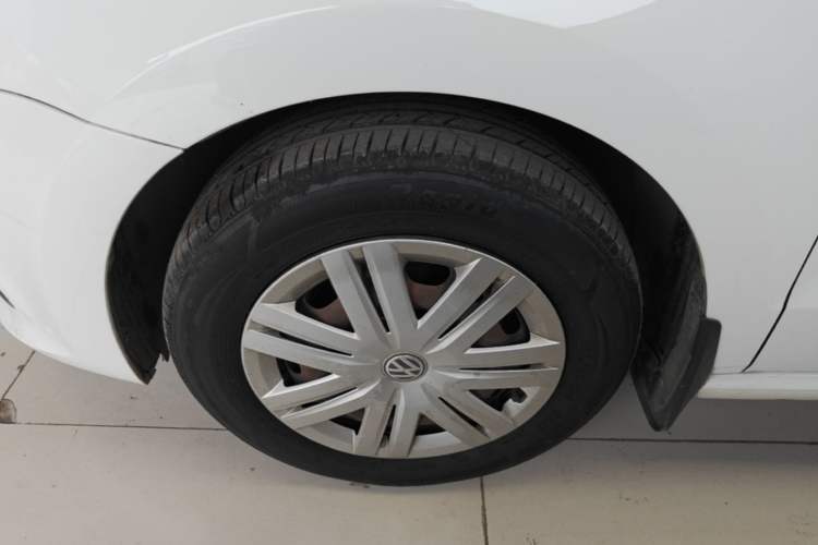 Used Volkswagen Polo 2016 1.4L Automatic Trendy Model Left Front Wheel Hub