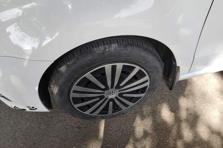 Used Volkswagen Polo 2016 1.6L Automatic Comfort Model Left Front Wheel Hub