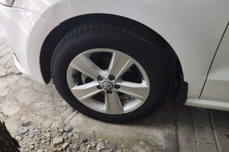 Used Volkswagen Polo 2016 1.6L Automatic Comfort Model Left Front Wheel Hub