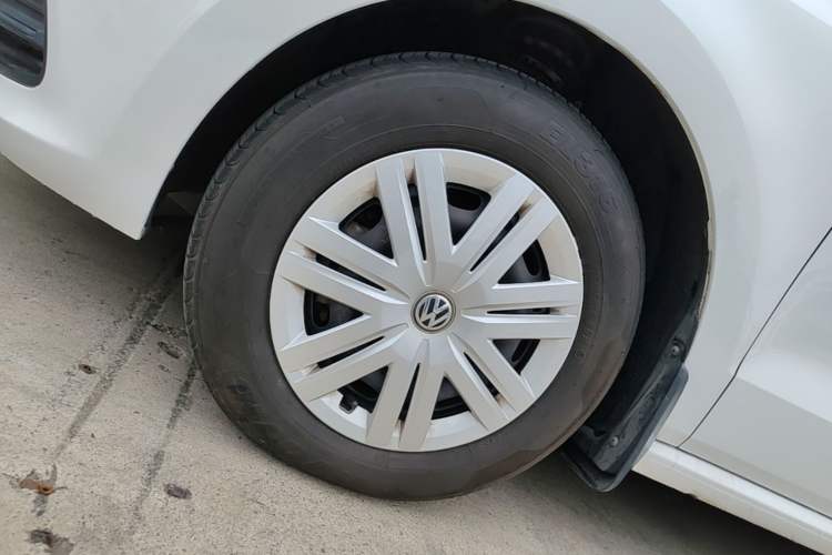Used Volkswagen Polo 2016 1.4L Automatic Trendy Model Left Front Wheel Hub