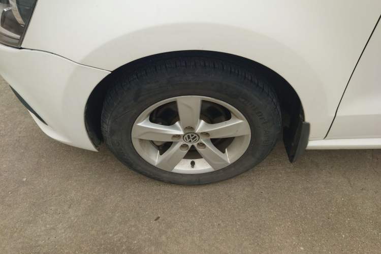 Used Volkswagen Polo 2016 1.4L Manual Fashion Model Left Front Wheel Hub