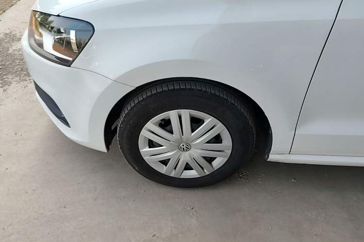 Used Volkswagen Polo 2016 1.4L Automatic Trendy Model Left Front Wheel Hub
