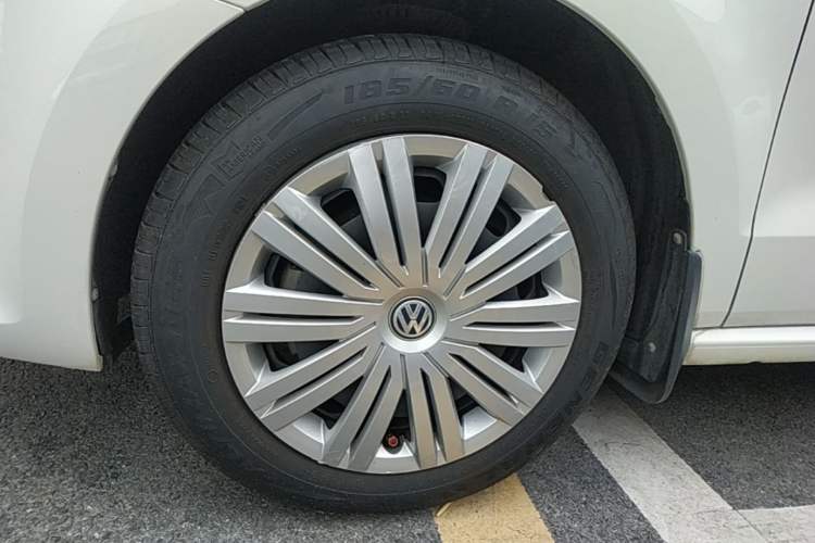 Used Volkswagen Polo 2016 1.6L Automatic Comfort Model Left Front Wheel Hub