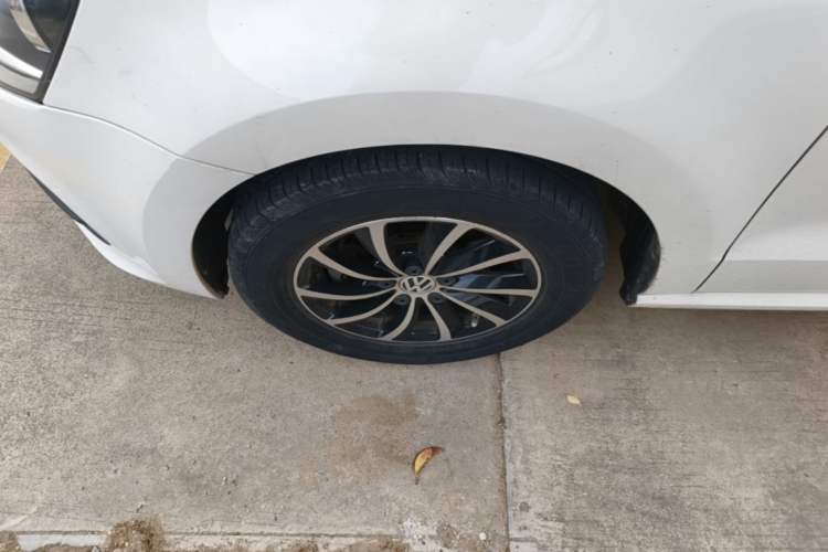Used Volkswagen Polo 2016 1.4L Manual Fashion Model Left Front Wheel Hub