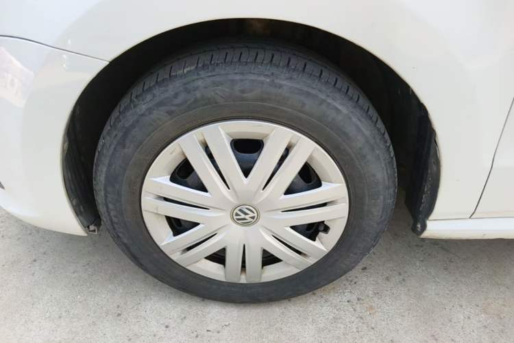 Used Volkswagen Polo 2016 1.4L Automatic Trendy Model Left Front Wheel Hub