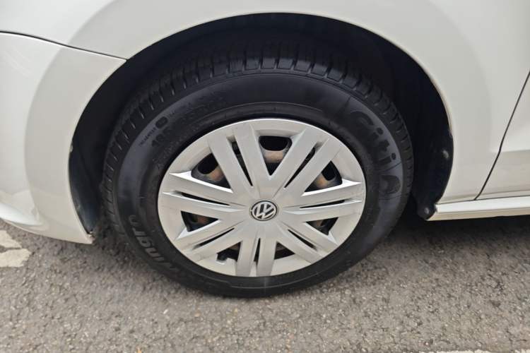Used Volkswagen Polo 2016 1.4L Manual Fashion Model Left Front Wheel Hub