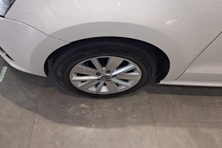 Used Volkswagen Polo 2016 1.6L Automatic Comfort Model Left Front Wheel Hub