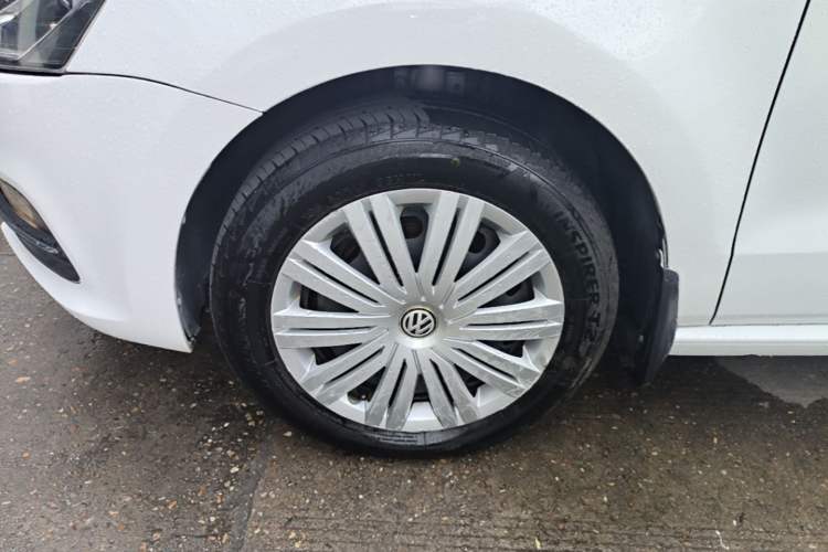 Used Volkswagen Polo 2016 1.6L Automatic Comfort Model Left Front Wheel Hub