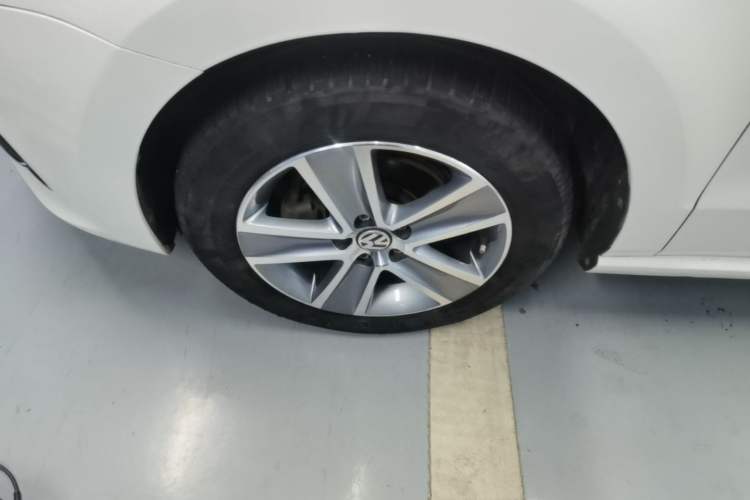 Used Volkswagen Polo 2016 1.6L Automatic Comfort Model Left Front Wheel Hub