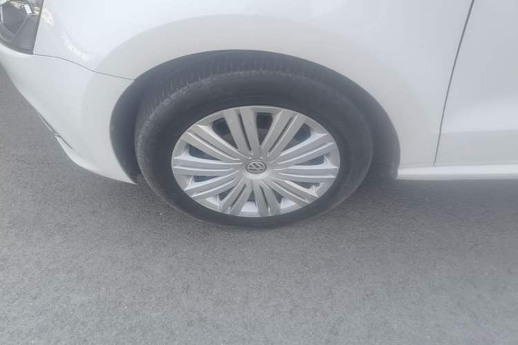 Used Volkswagen Polo 2016 1.6L Automatic Comfort Model Left Front Wheel Hub