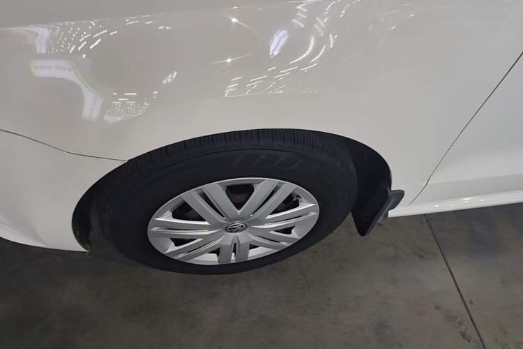 Used Volkswagen Polo 2016 1.4L Manual Fashion Model Left Front Wheel Hub