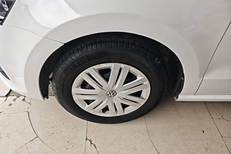 Used Volkswagen Polo 2016 1.4L Manual Fashion Model Left Front Wheel Hub