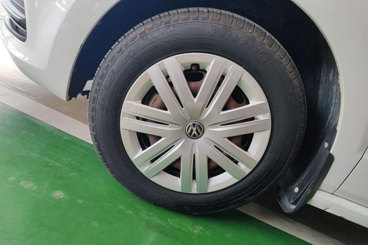 Used Volkswagen Polo 2016 1.4L Automatic Trendy Model Left Front Wheel Hub