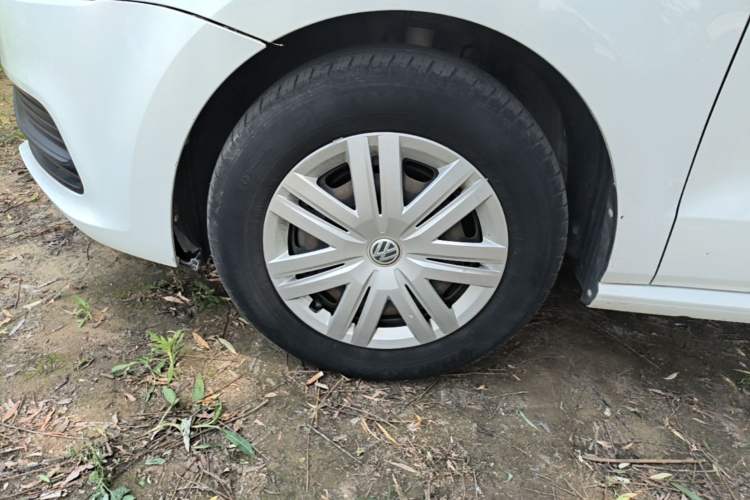 Used Volkswagen Polo 2016 1.4L Manual Fashion Model Left Front Wheel Hub