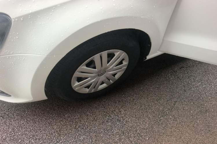 Used Volkswagen Polo 2016 1.4L Automatic Trendy Model Left Front Wheel Hub