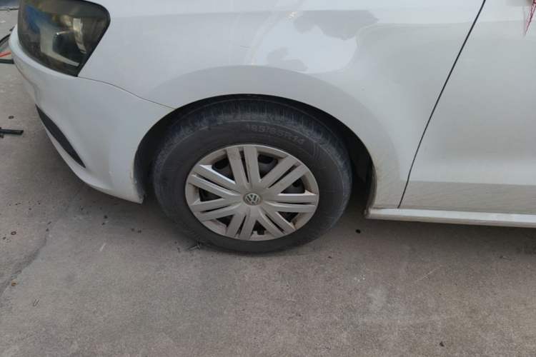 Used Volkswagen Polo 2016 1.4L Automatic Trendy Model Left Front Wheel Hub