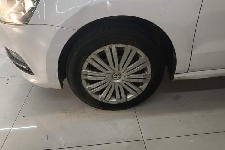 Used Volkswagen Polo 2016 1.6L Manual Comfort Model Left Front Wheel Hub