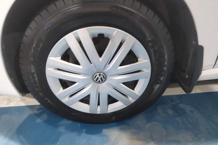 Used Volkswagen Polo 2016 1.4L Automatic Trendy Model Left Front Wheel Hub