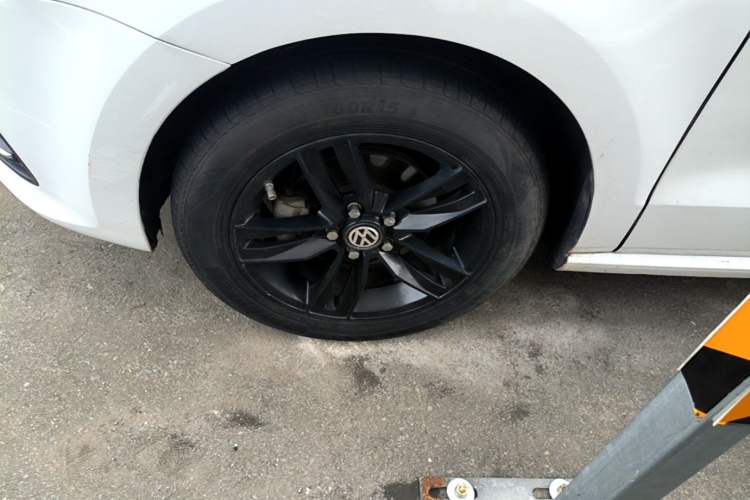 Used Volkswagen Polo 2016 1.6L Automatic Comfort Model Left Front Wheel Hub