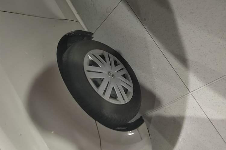 Used Volkswagen Polo 2016 1.4L Manual Fashion Model Left Front Wheel Hub