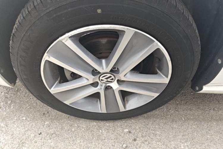 Used Volkswagen Polo 2016 1.6L Automatic Comfort Model Left Front Wheel Hub