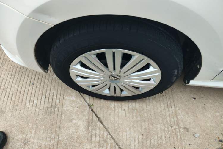 Used Volkswagen Polo 2016 1.6L Manual Comfort Model Left Front Wheel Hub