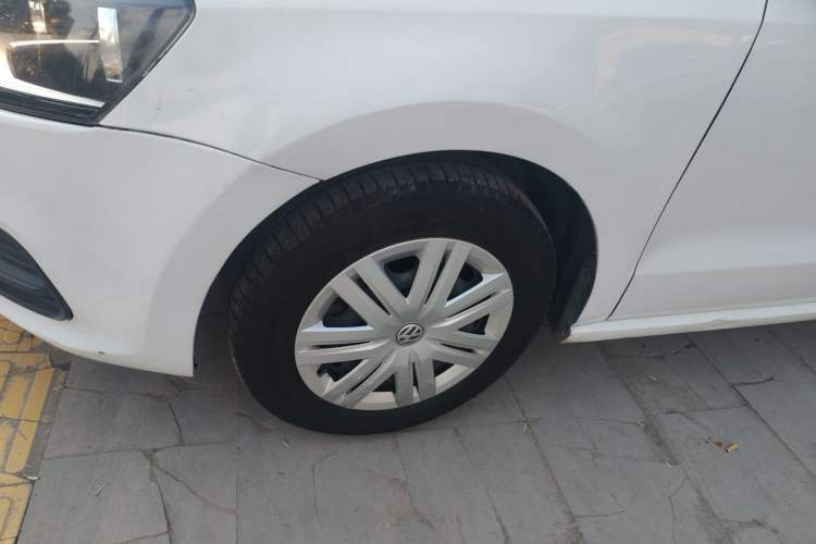 Used Volkswagen Polo 2016 1.4L Manual Fashion Model Left Front Wheel Hub