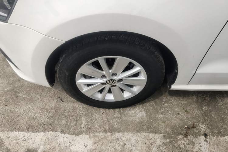 Used Volkswagen Polo 2016 1.4L Manual Fashion Model Left Front Wheel Hub