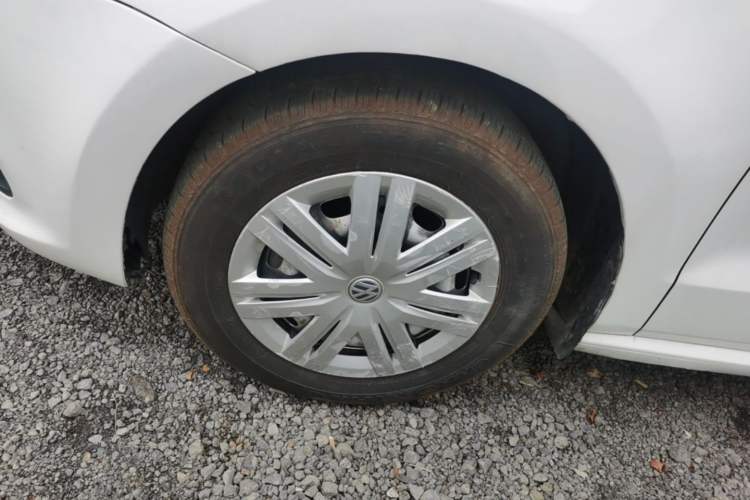 Used Volkswagen Polo 2016 1.4L Manual Fashion Model Left Front Wheel Hub