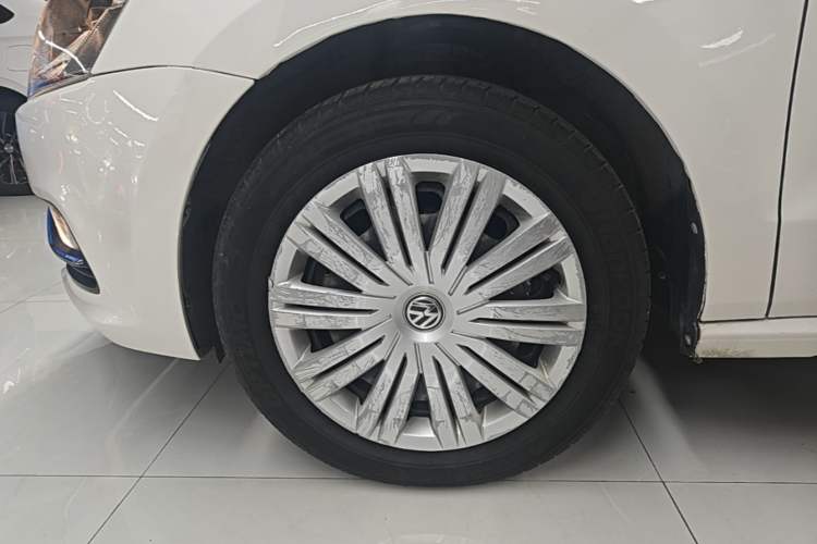 Used Volkswagen Polo 2016 1.6L Automatic Comfort Model Left Front Wheel Hub