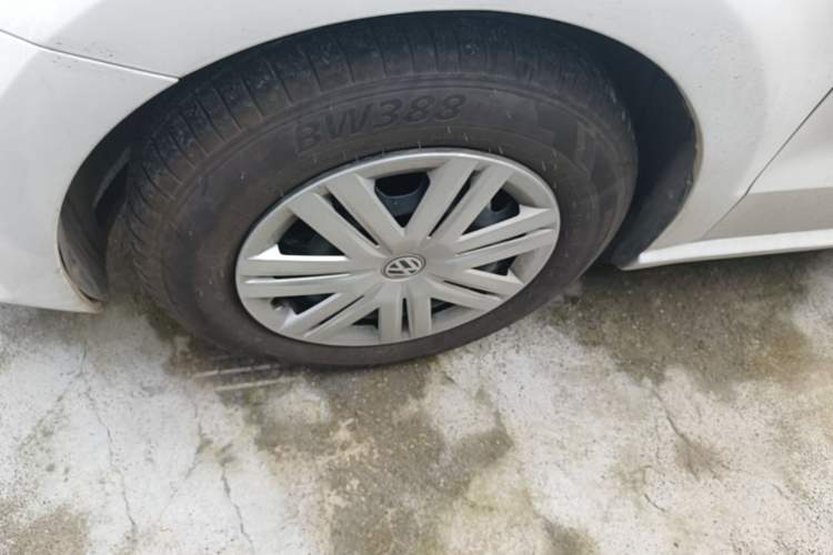 Used Volkswagen Polo 2016 1.4L Manual Fashion Model Left Front Wheel Hub