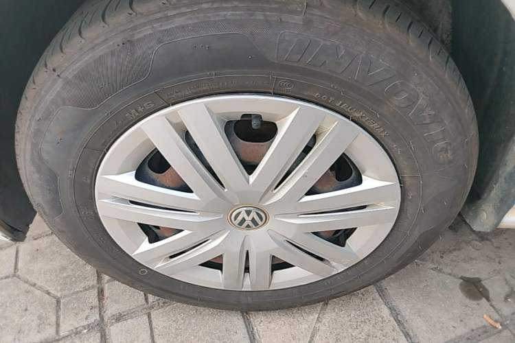 Used Volkswagen Polo 2016 1.4L Manual Fashion Model Left Front Wheel Hub