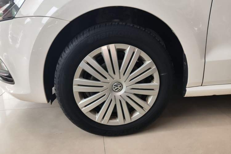 Used Volkswagen Polo 2016 1.6L Automatic Comfort Model Left Front Wheel Hub